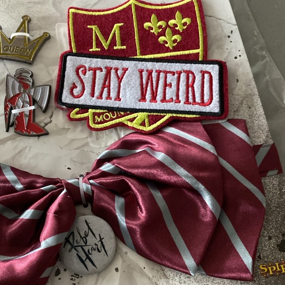 Disney Estella Cruella Live Action DIY School Costume Enamel Pins Dalmatian’s - Picture 9 of 16